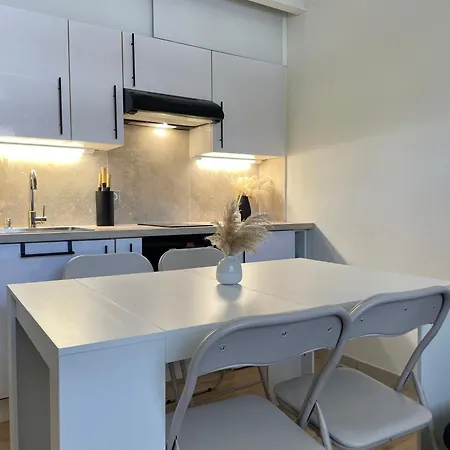 Salt & Sun - 5m De La アパート ポミシェ