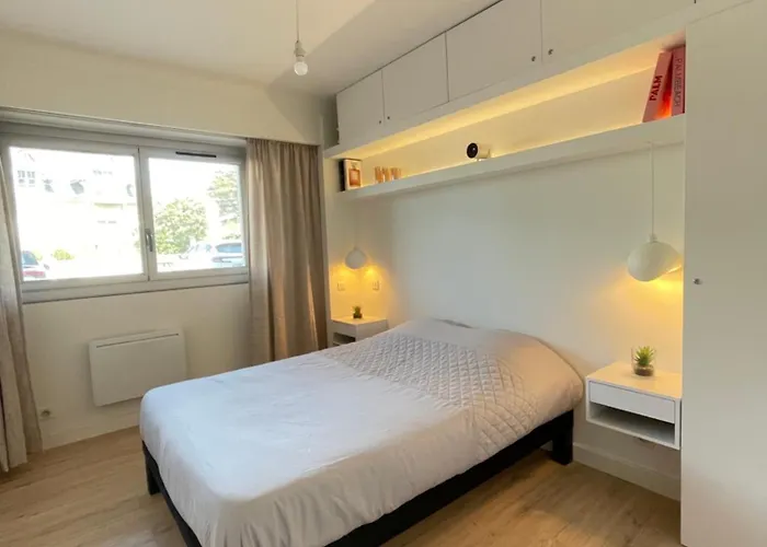 Salt & Sun - 5m De La פורנישי